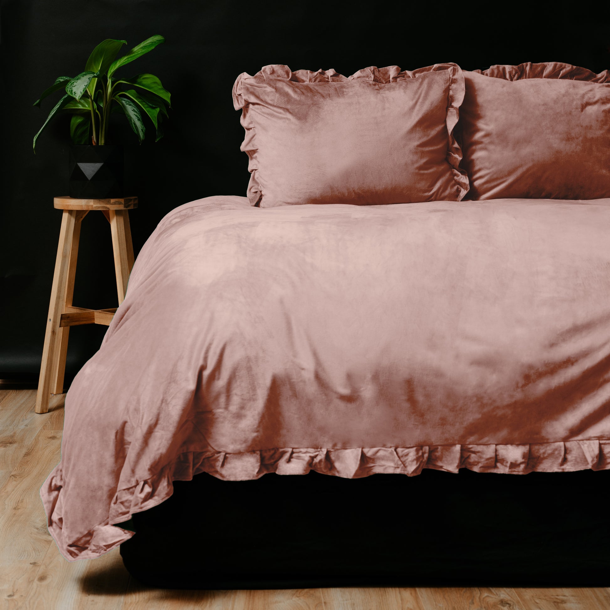 Velvet Ruffles Oud