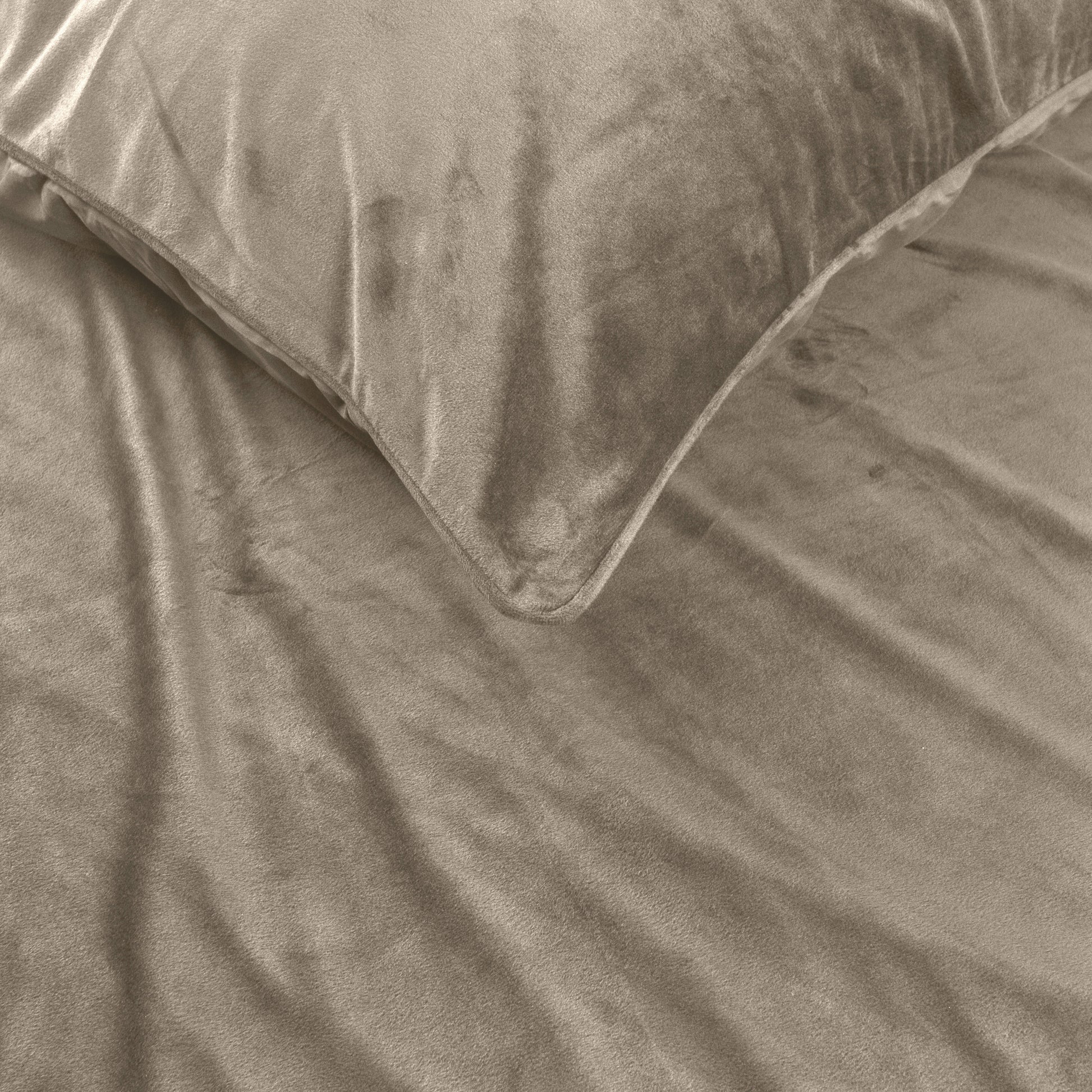 Velvet Piping